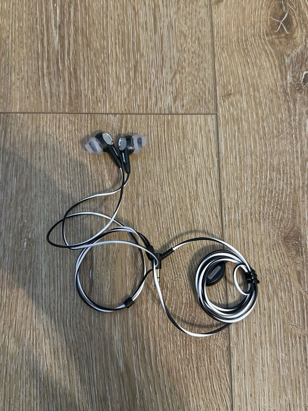 2008 Bose TriPort IE In-Ear Mobile Headphones - Black/White [Tested]